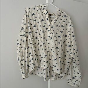 Universal blouse floral blue and white